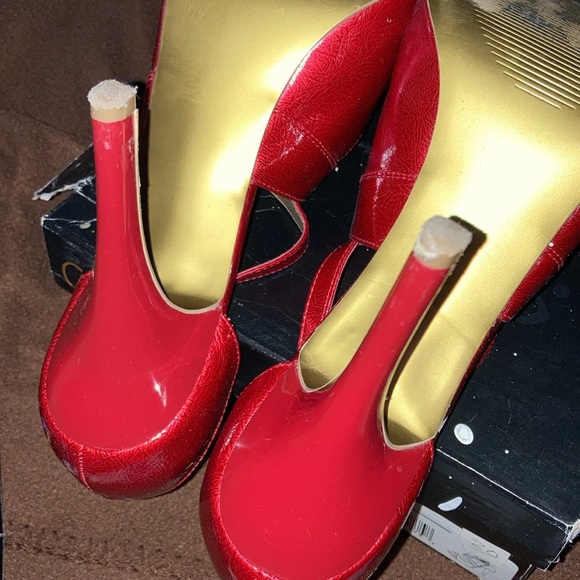 Carlos Santana Women’s Heels - Picture 5 of 8